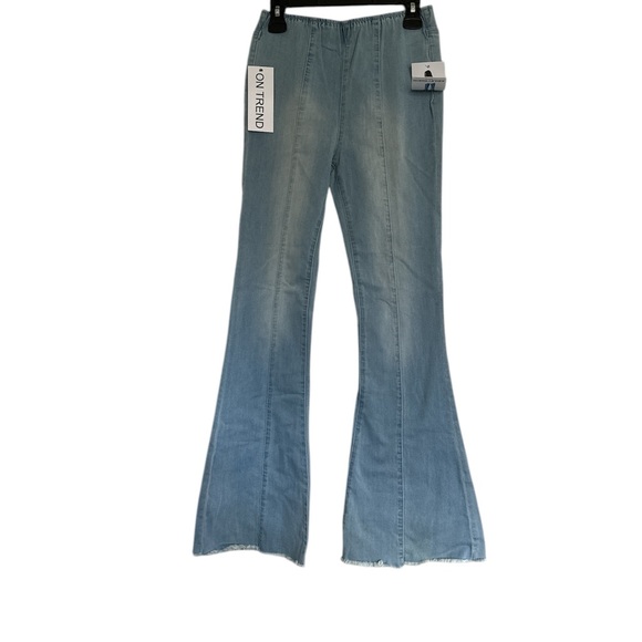 Ashley Mason Denim - Ashley Mason Jeans women’s pull on faded fray hem flare center top stitch size 5